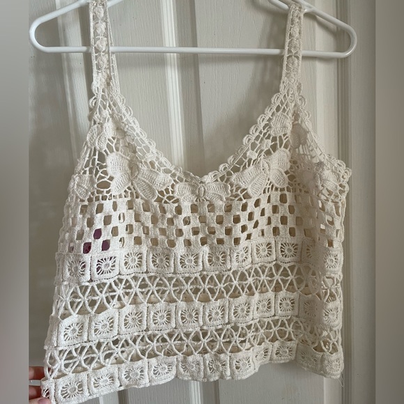 2/$20 Crochet cropped tank top - Picture 1 of 3
